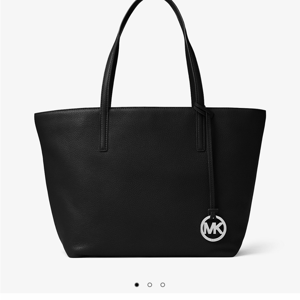 MICHAEL KORS
Izzy Large Leather Tote Bag in Black